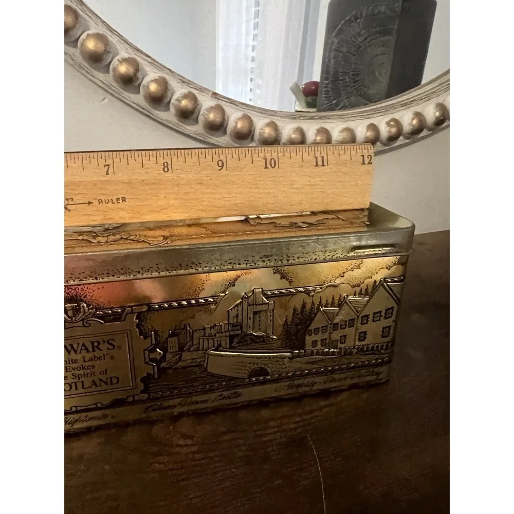 Vintage Dewar's White Label Highlander Scotch Whisky Advertising Tin Gold Box‎